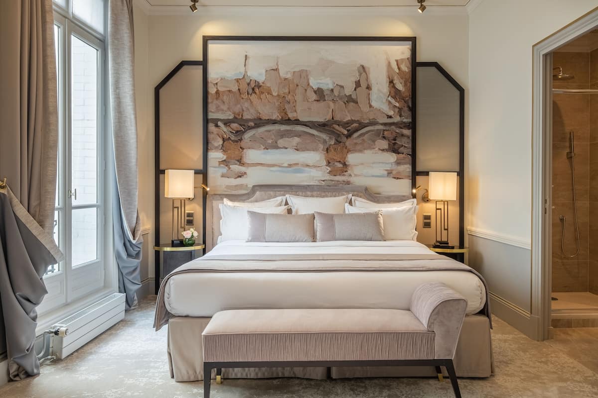 Executive Double Room | 1 bedroom, in-room safe, blackout curtains, soundproofing