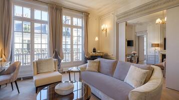 Suite Prestige | In-room safe, blackout drapes, soundproofing, iron/ironing board