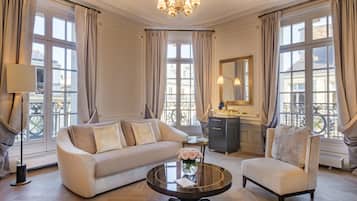 Signature Suite | 1 bedroom, in-room safe, blackout drapes, soundproofing