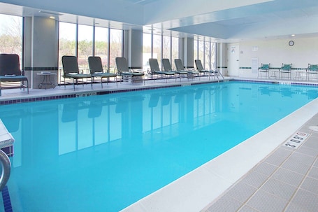 Indoor pool, pool loungers