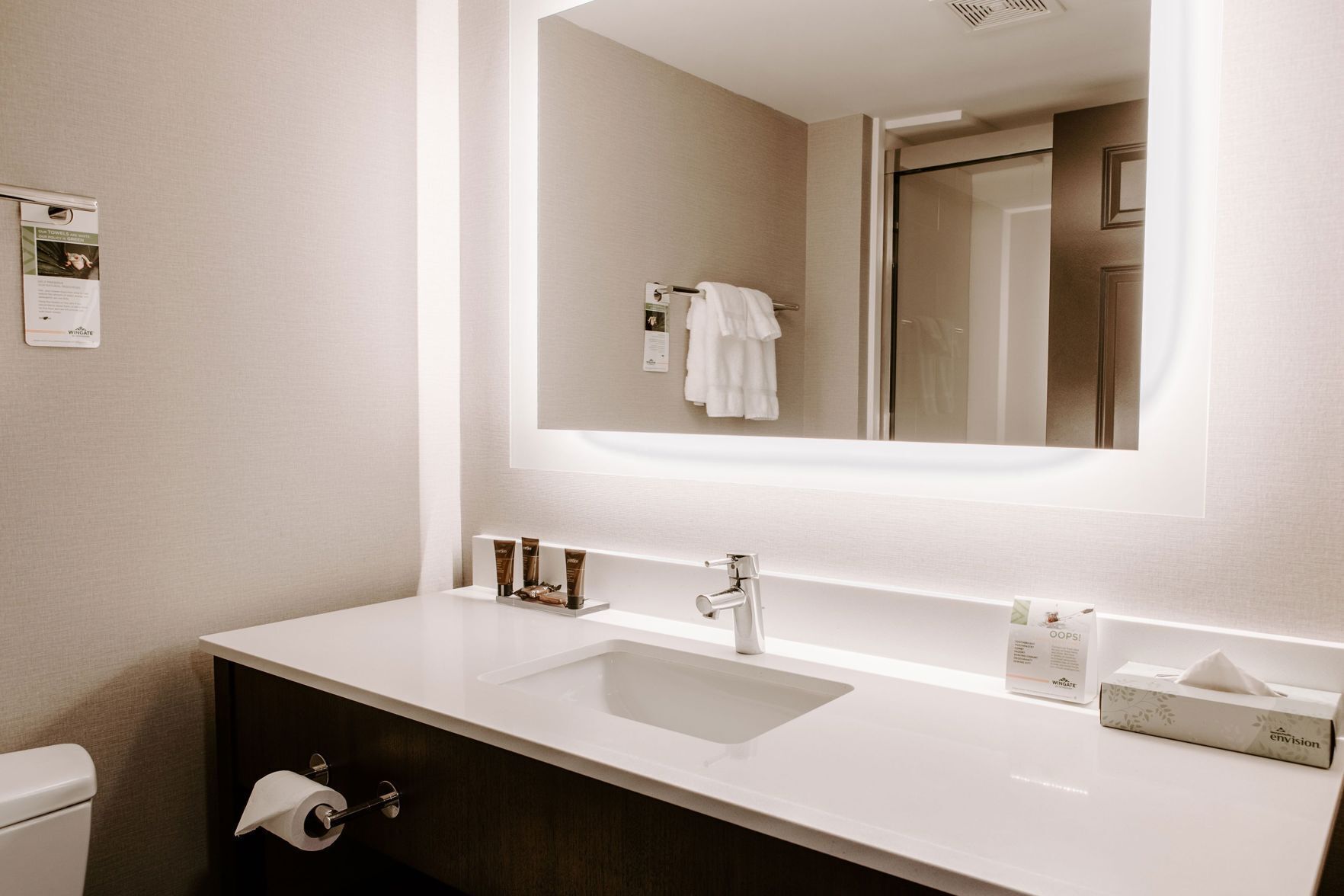 Baño | Regadera, amenidades de baño ecológicas, secadora de cabello, toallas 
