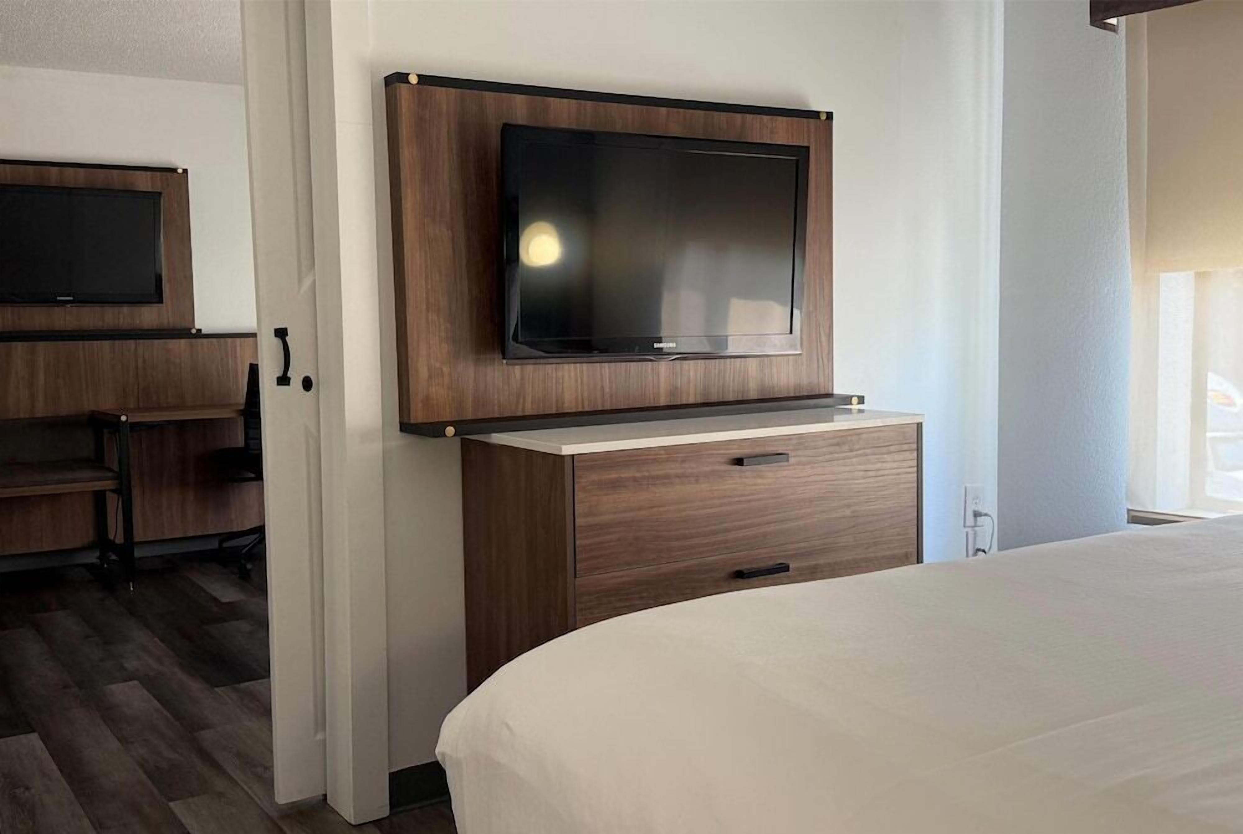 Premium bedding, in-room safe, desk, soundproofing
