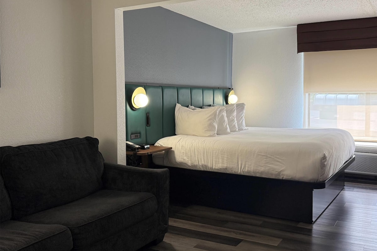 Room, 1 King Bed with Sofa bed | Premium bedding, in-room safe, desk, soundproofing