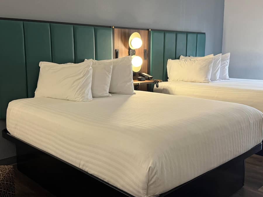 Sengetøy av topp kvalitet, safe på rommet, skrivebord og lydisolert