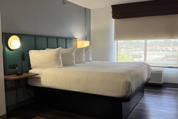 Habitación, 1 cama King size | Ropa de cama de alta calidad y caja de seguridad en la habitación 