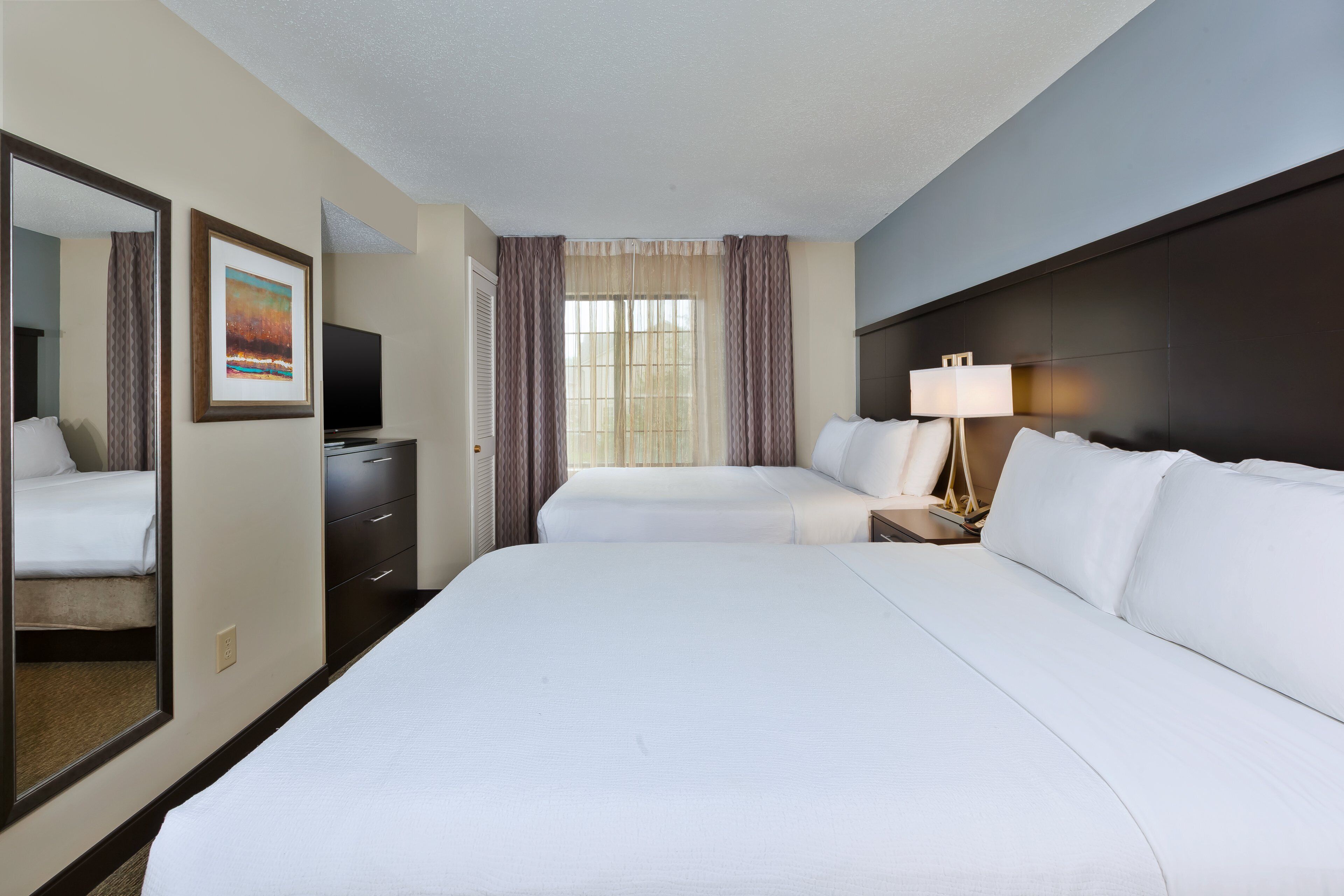 suite, 1 bedroom, kitchen | 1 bedroom, in-room safe, desk, laptop workspace