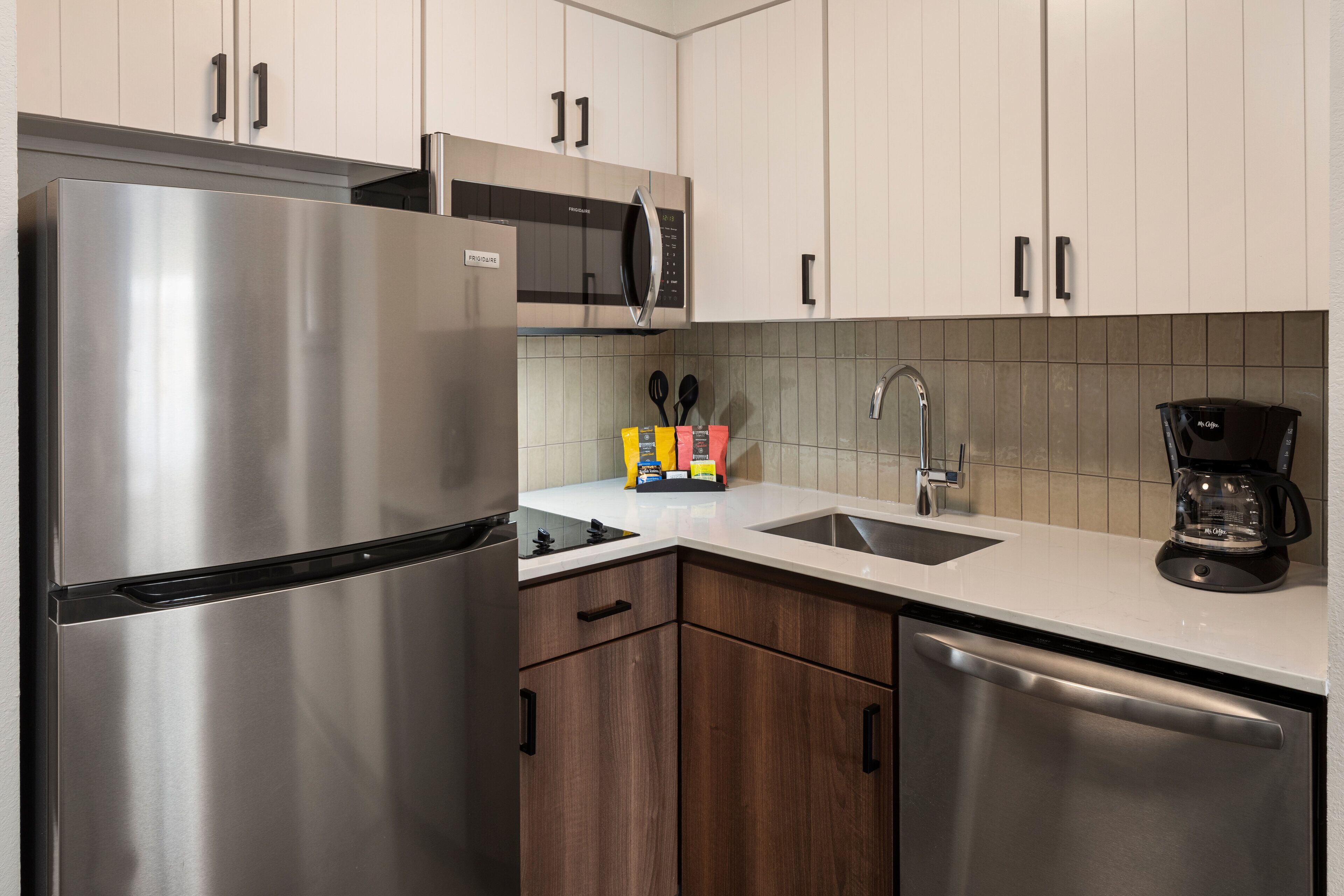 fridge, microwave, stovetop, dishwasher