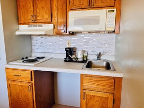 Deluxe Room, 1 King Bed, Non Smoking | Hypo-allergenic bedding, desk, laptop workspace, blackout curtains - AmericInn by Wyndham Stillwater (Stillwater)