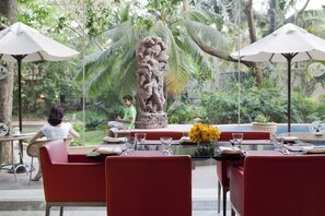Meeting facility - Lakeside Chalet - Mumbai, Marriott Executive Apartments (Mumbai)