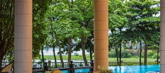 Lakeside Chalet - Mumbai, Marriott Executive Apartments