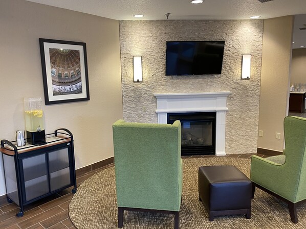 Lobby sitting area - Comfort Inn DeKalb - University Area (DeKalb)