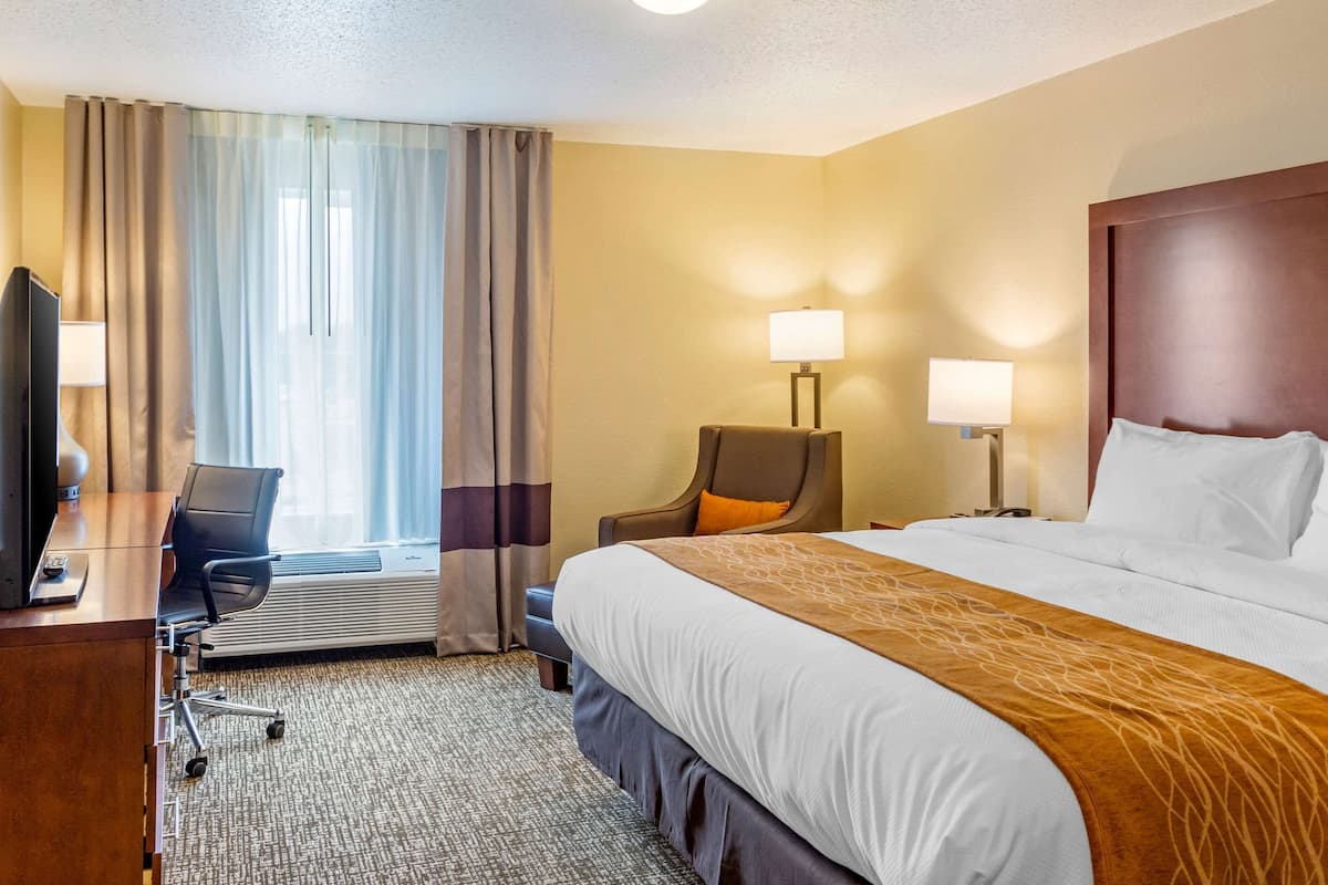 1 bedroom, desk, laptop workspace, blackout drapes