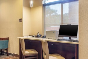 Business center - Comfort Inn DeKalb - University Area (DeKalb)