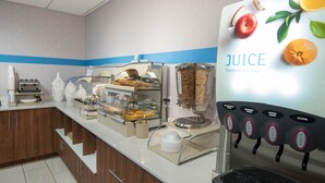 A juice bar with a variety of fruit options and a water dispenser. - Holiday Inn Express Hotel & Suites PEORIA NORTH - GLENDALE by IHG (Peoria)
