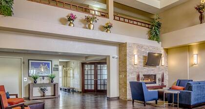 Comfort Inn & Suites Grafton - Cedarburg