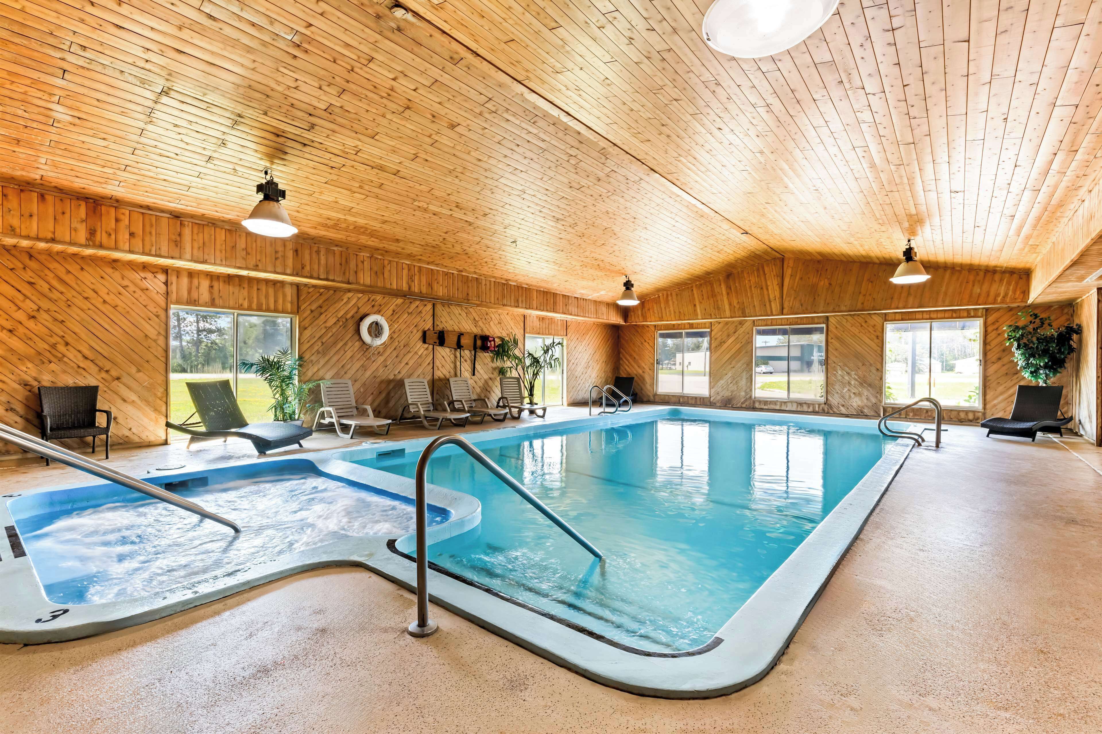 indoor pool, pool loungers