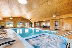 Indoor pool, sun loungers