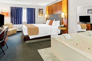 Kamer, 1 kingsize bed, niet-roken, bubbelbad | Een kluis op de kamer, een bureau, verduisterende gordijnen