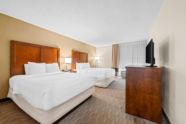 Habitació, 2 llits de matrimoni, accessible, no fumadors | Roba de llit d'alta qualitat i escriptori