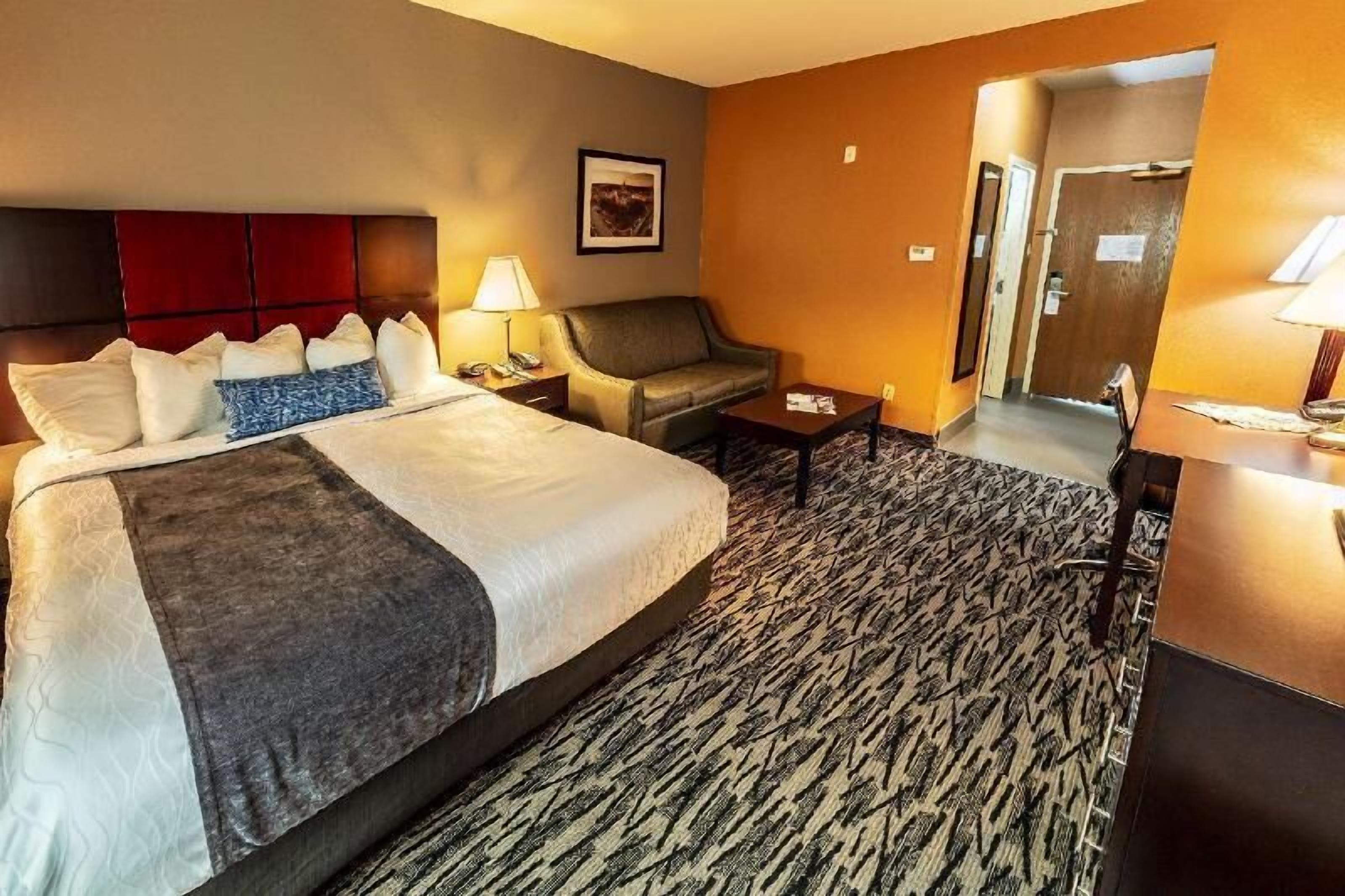 Pillowtop beds, in-room safe, desk, laptop workspace