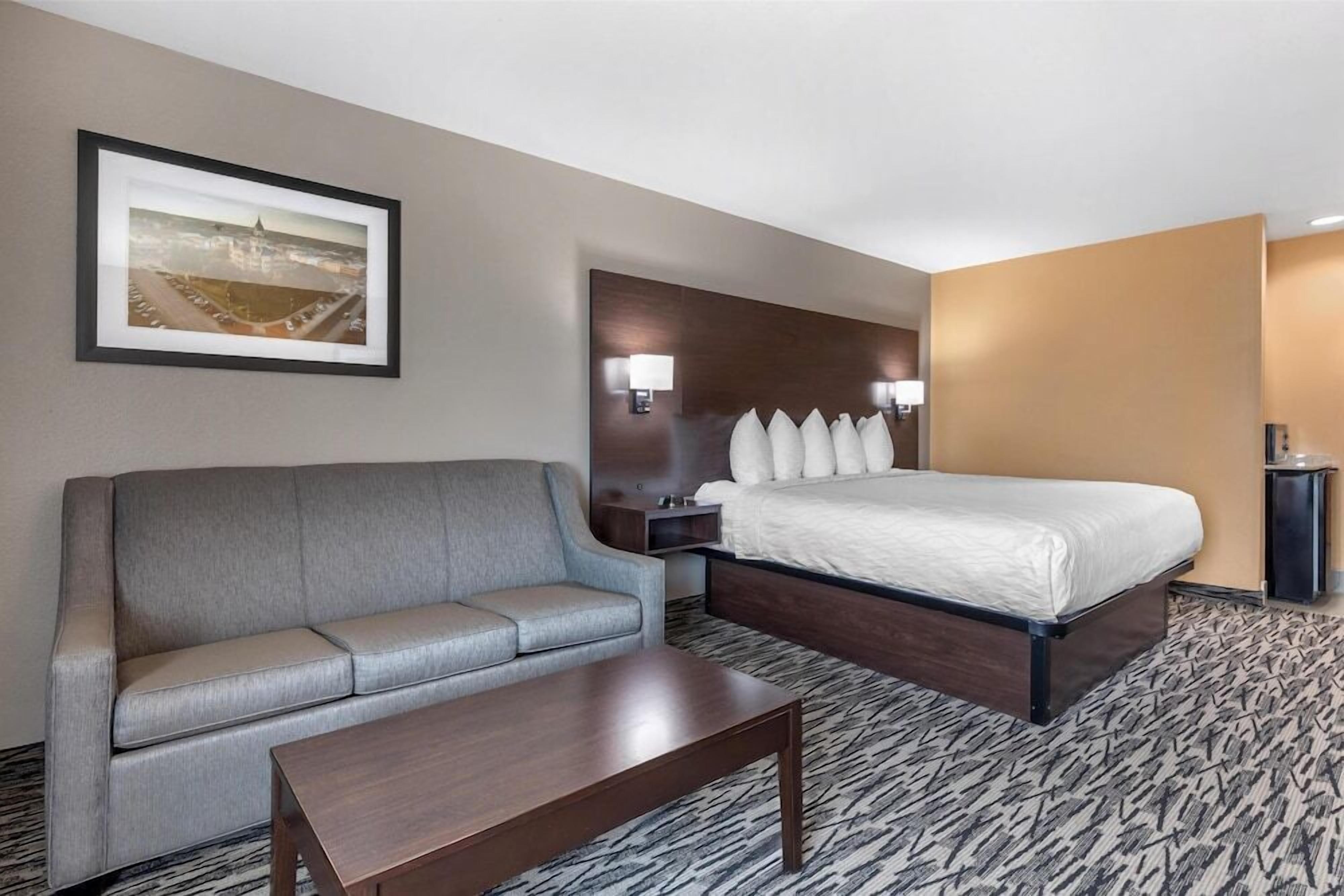 Pillowtop beds, in-room safe, desk, laptop workspace