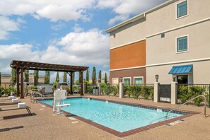 Outdoor pool, sun loungers