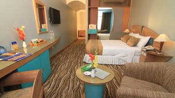 La Vinci Suite | Premium bedding, rollaway beds