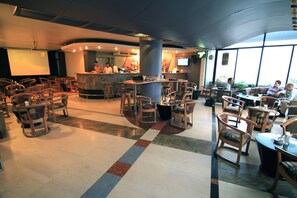 Bar (on property) - La Vinci (Dhaka)