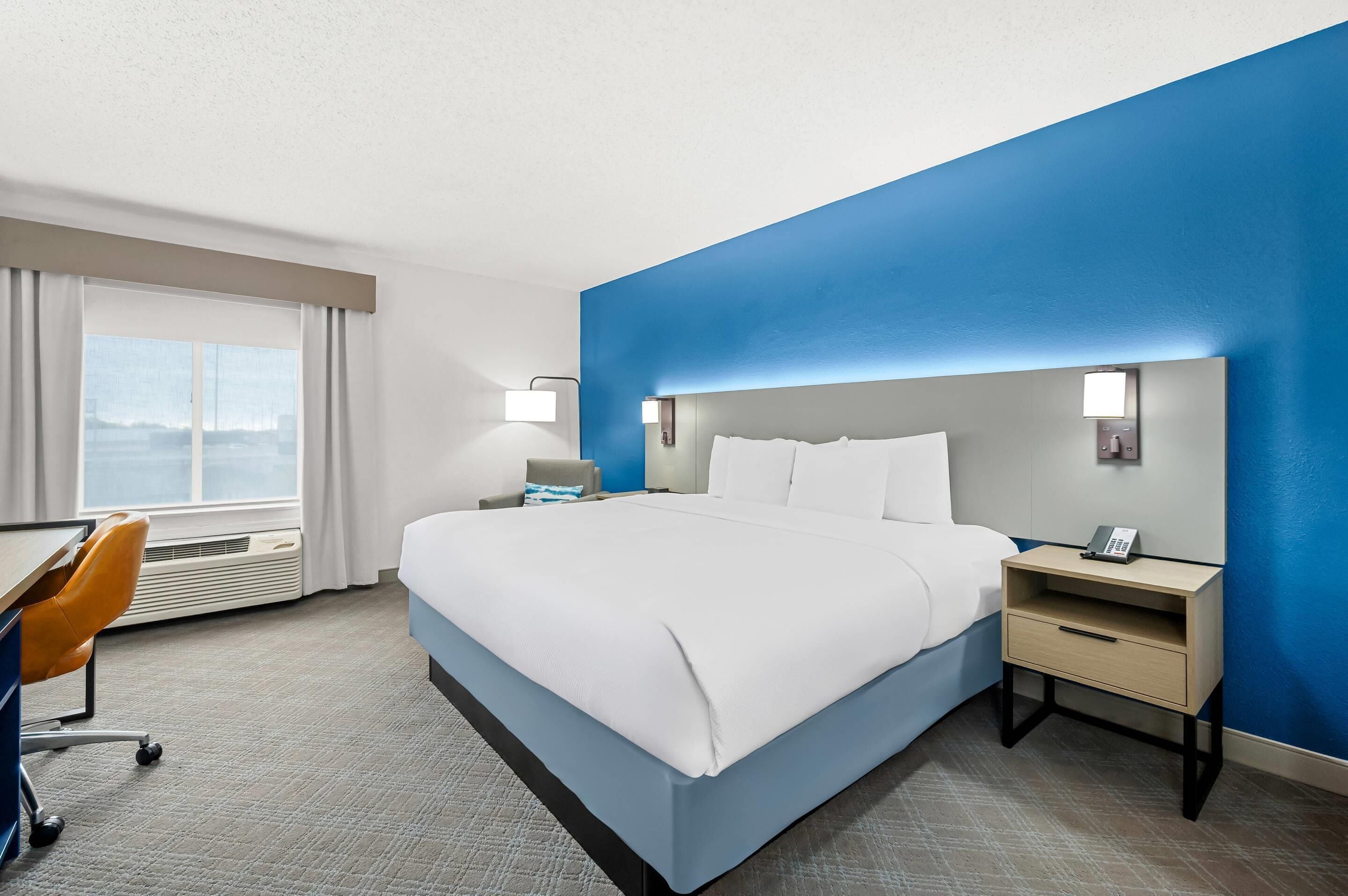 스탠다드룸, 킹사이즈침대 1개, 금연 | 책상, 암막 커튼, 방음 설비, 다리미/다리미판