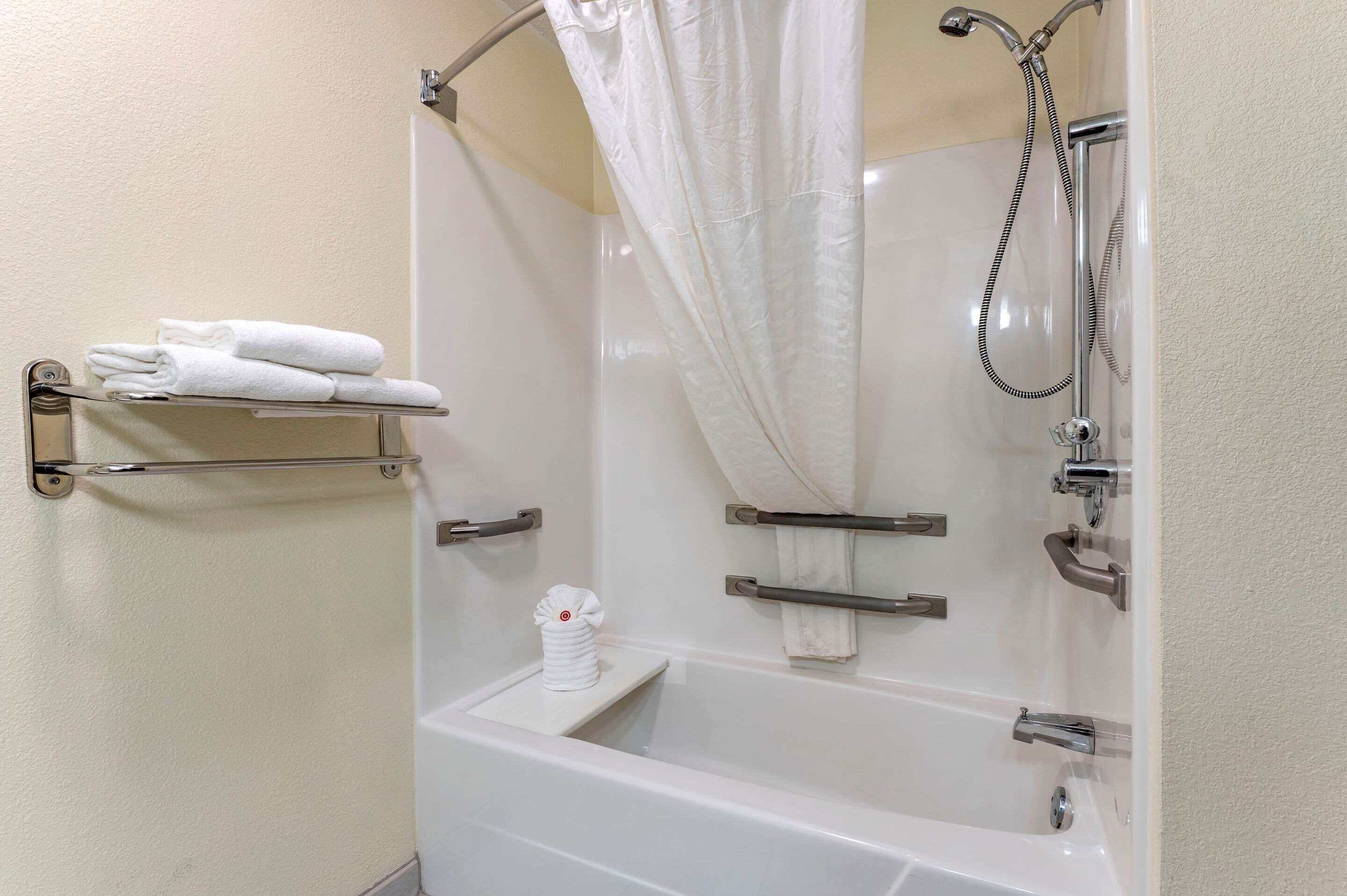 combined shower/bathtub, free toiletries, hair dryer, towels