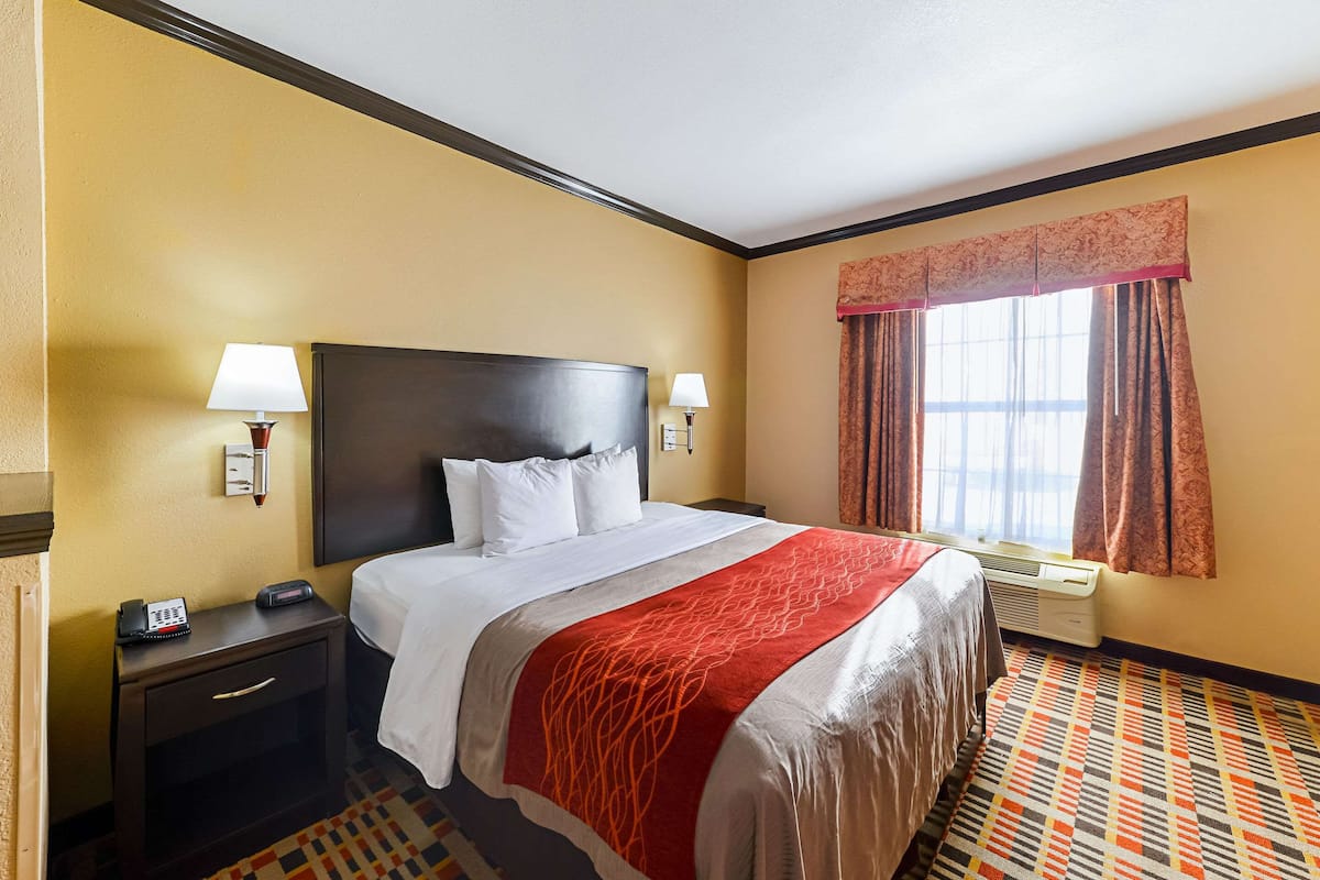 Skrivebord, strykejern/-brett, wi-fi (mot et tillegg) og sengetøy