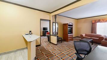 Desk, iron/ironing board, WiFi, bed sheets