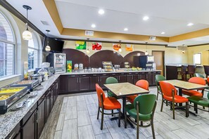 Free buffet breakfast - Quality Inn & Suites Lubbock South (Lubbock)
