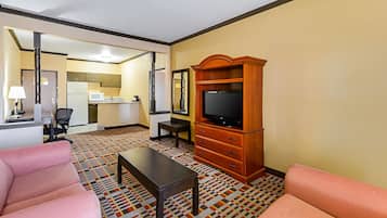 Desk, iron/ironing board, WiFi, bed sheets