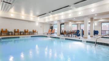 من حمّامات السباحة المغطاة