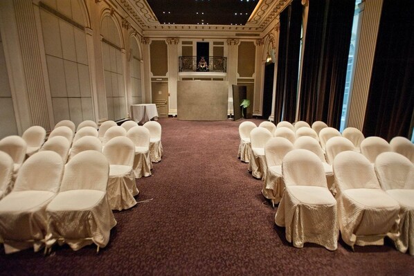 قاعة الولائم والاحتفالات