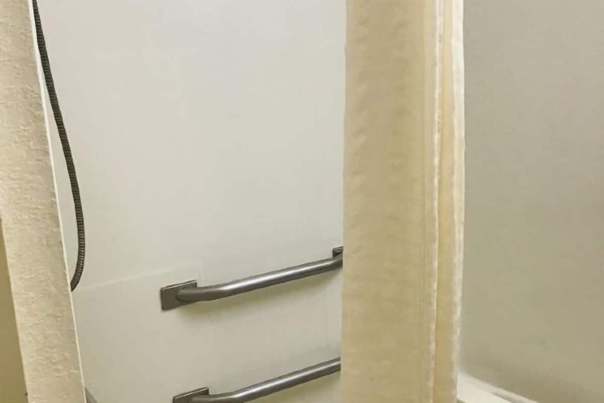 Baño | Amenidades de baño gratuitas, secadora de cabello, toallas