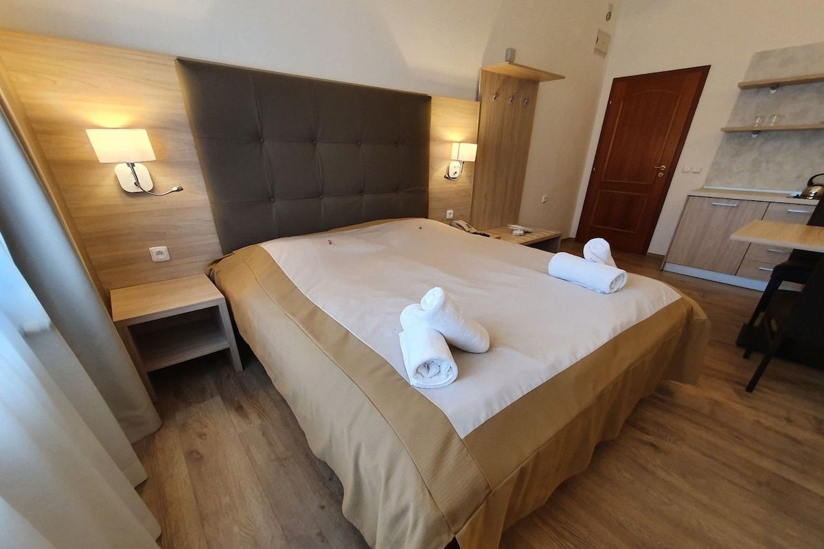 In-room safe, cribs/infant beds, WiFi (free), alarm clocks