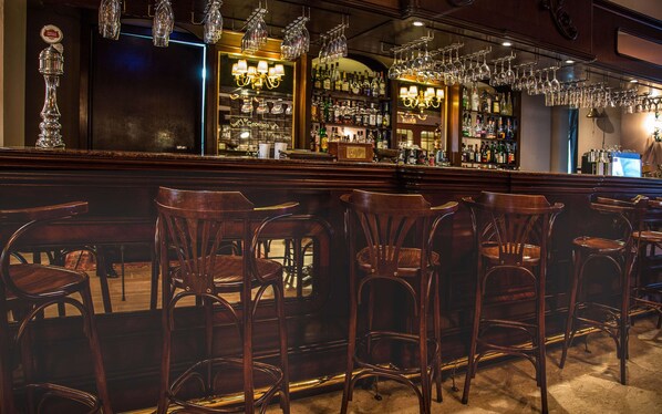 Serve almoço, jantar e happy hour 