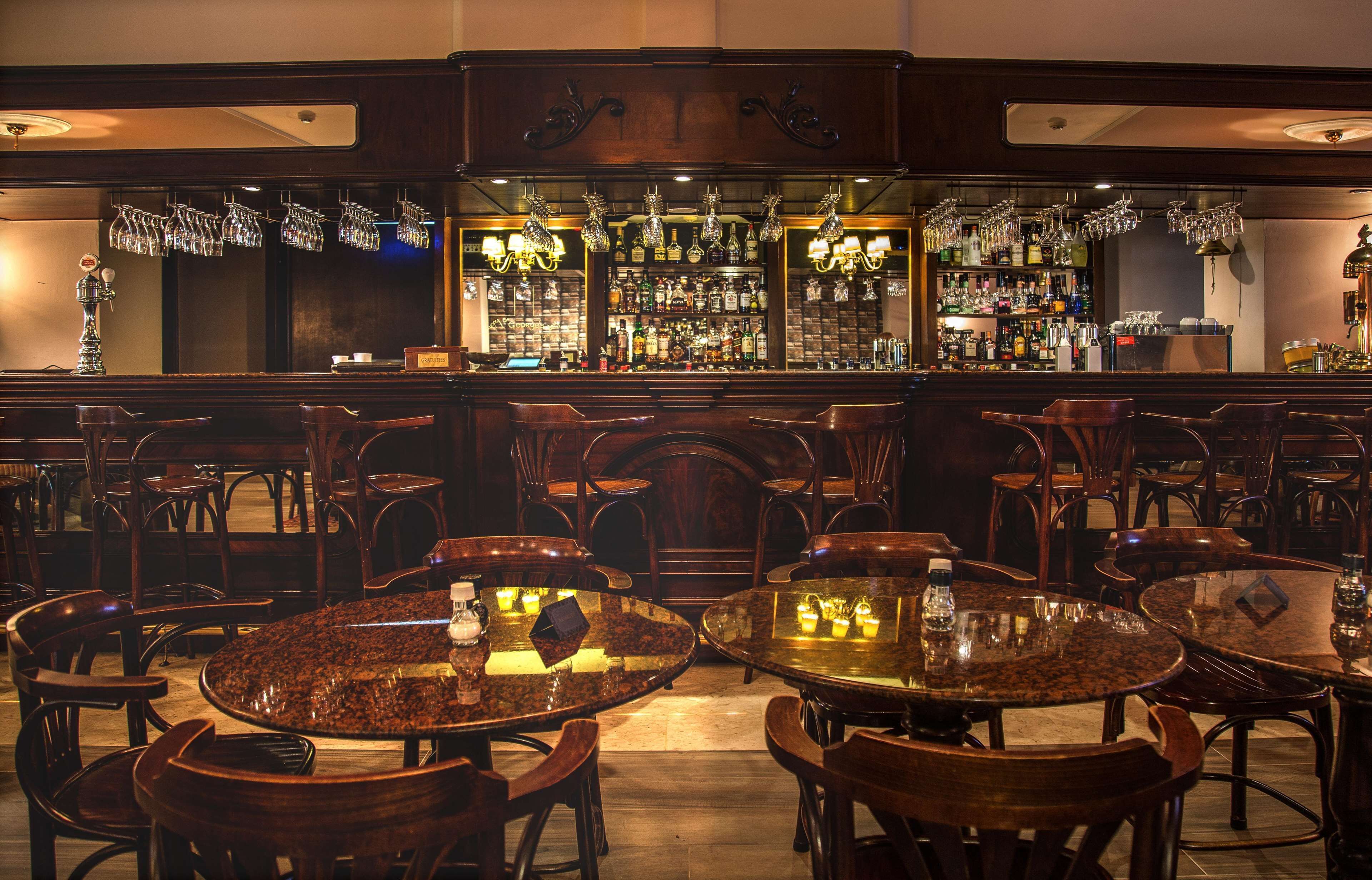 serves lunch, dinner and happy hour