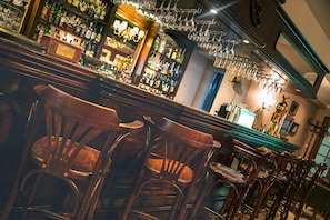 Serves lunch, dinner and happy hour - AX The Victoria Hotel (Sliema)