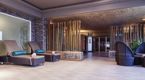 Couples treatment rooms, body treatments, aromatherapy, body wraps