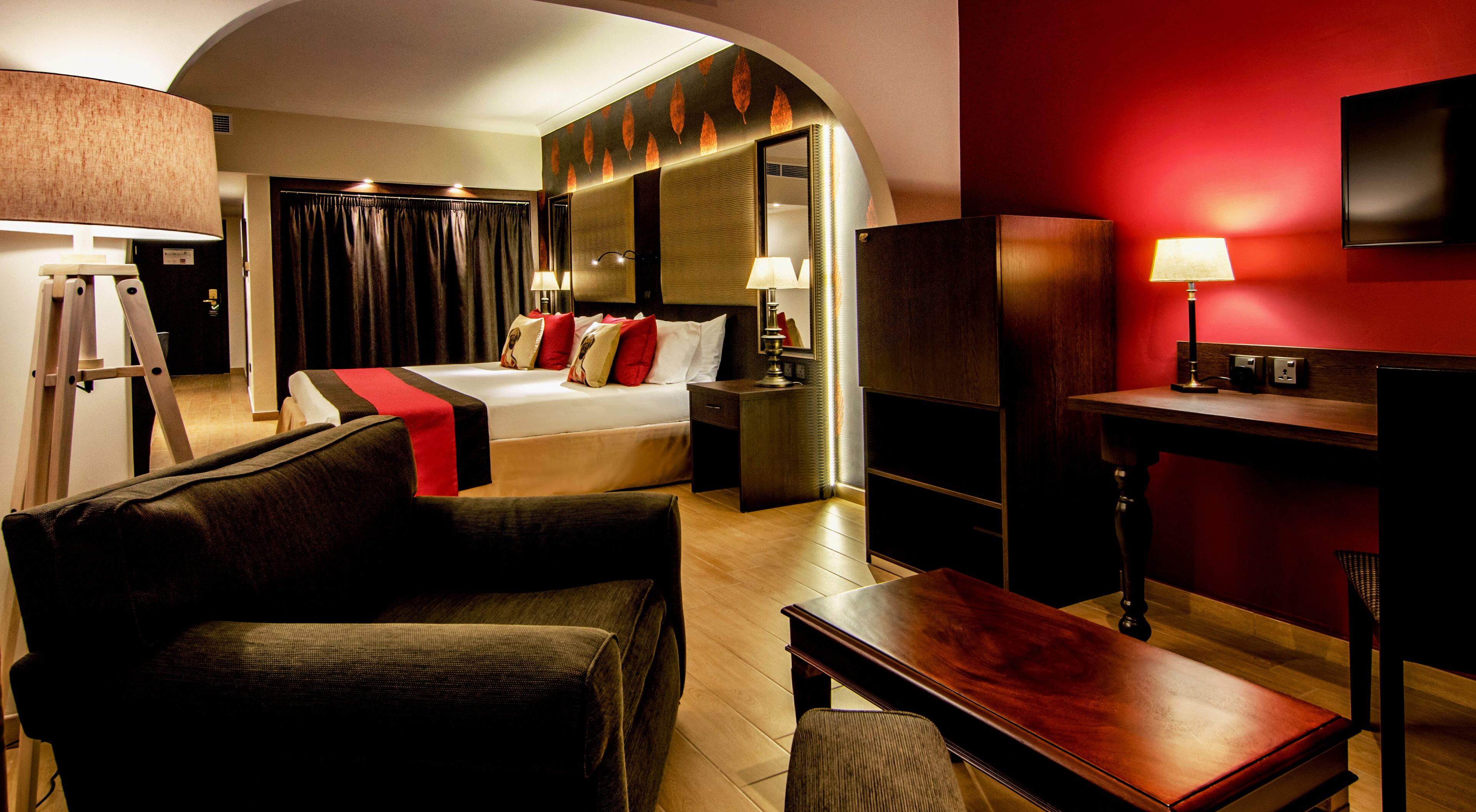 deluxe suite | 1 bedroom, in-room safe, free wifi, bed sheets