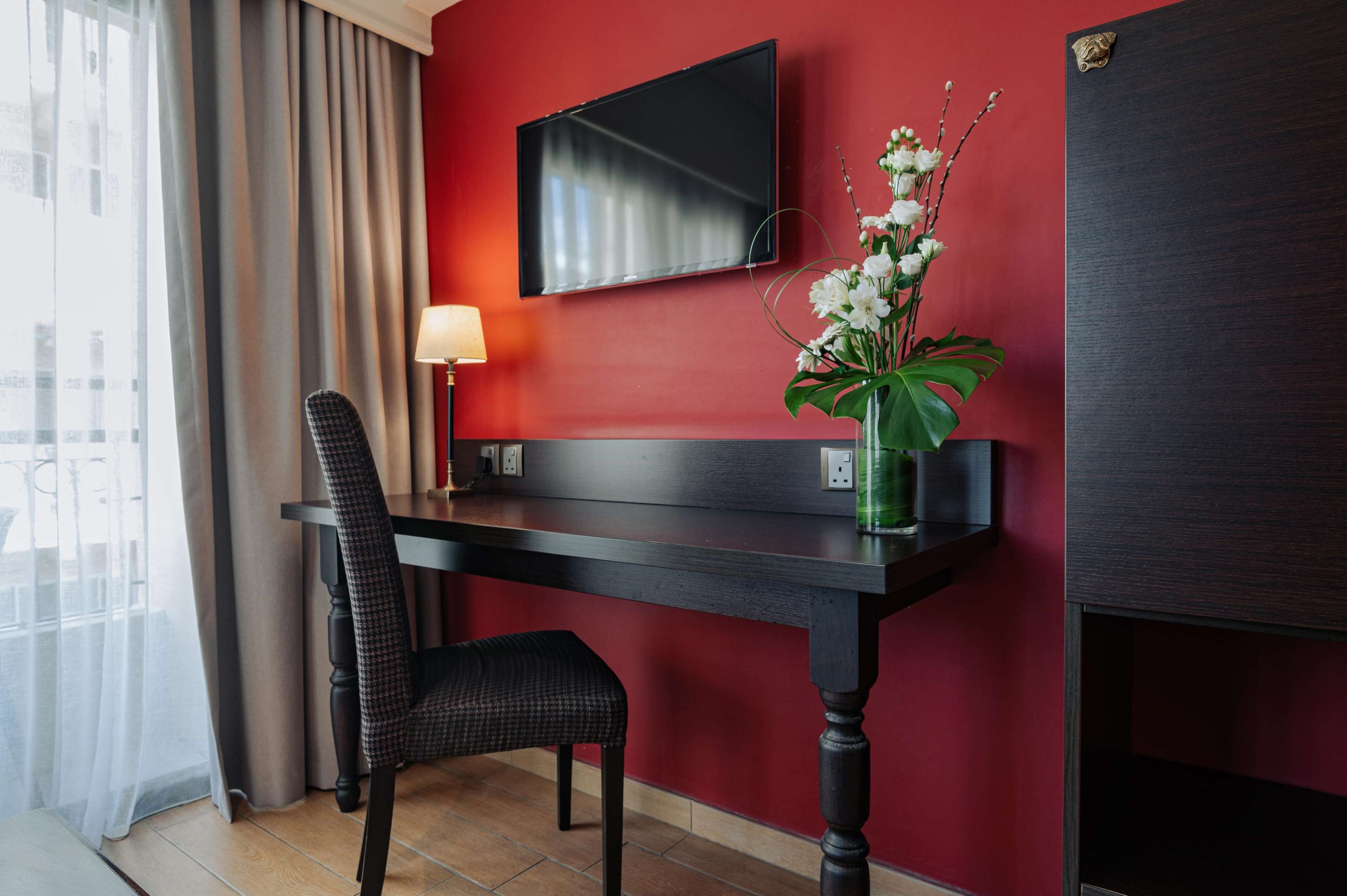 deluxe suite | 1 bedroom, in-room safe, free wifi, bed sheets