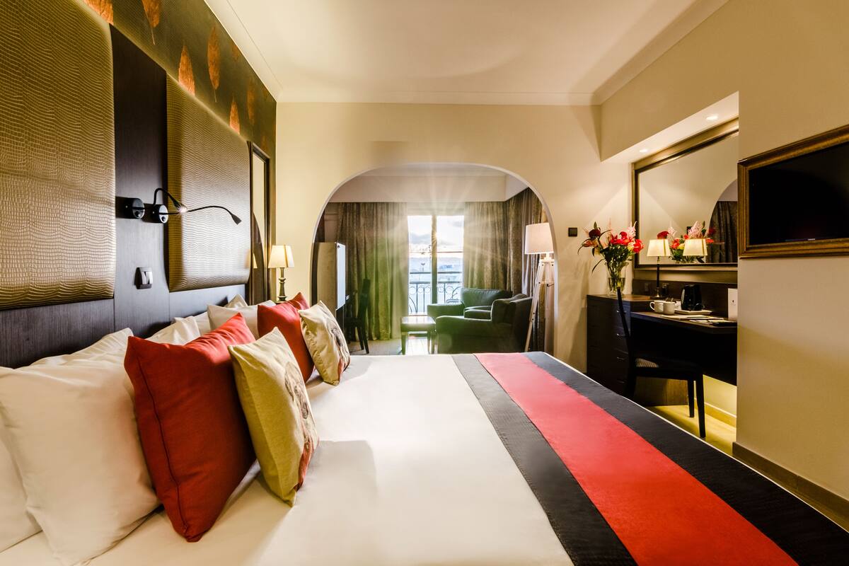 deluxe suite | 1 bedroom, in-room safe, free wifi, bed sheets