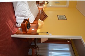Junior-Suite, 1 Doppelbett | Minibar, Zimmersafe, individuell dekoriert, Schreibtisch