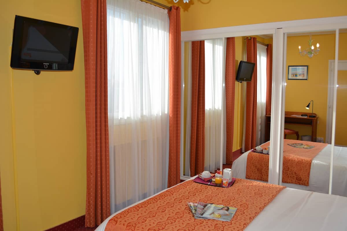 Junior Suite, 1 Double Bed | Minibar, in-room safe, individually decorated, desk