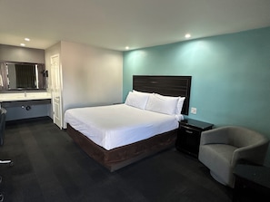 Deluxe Room, 1 King Bed, Non Smoking | In-room safe, individually decorated, individually furnished, desk