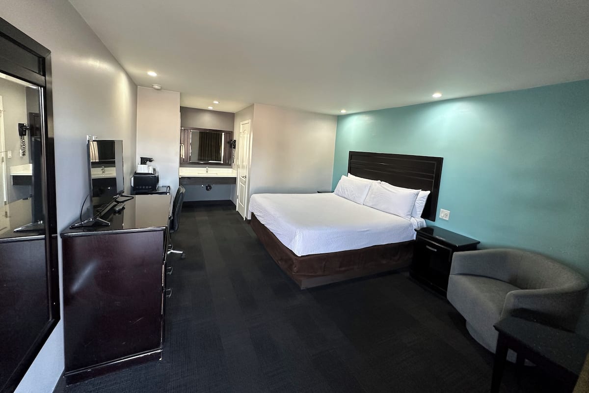 In-room safe, individually decorated, individually furnished, desk