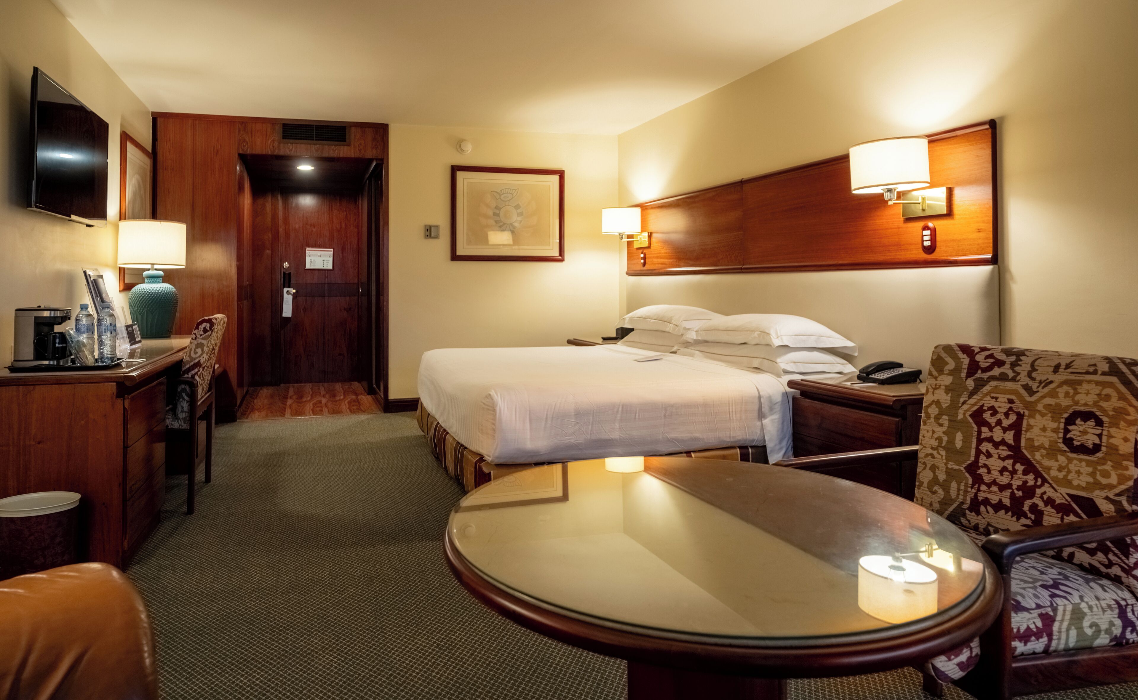 Ropa de cama de alta calidad y minibar 